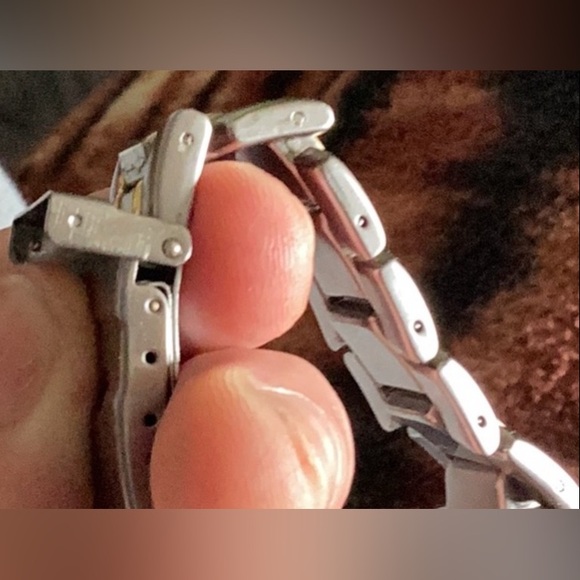 PreOwned  Vintage Antique Citizen Titanium Quartz With Invicta Original Box . - Picture 8 of 11